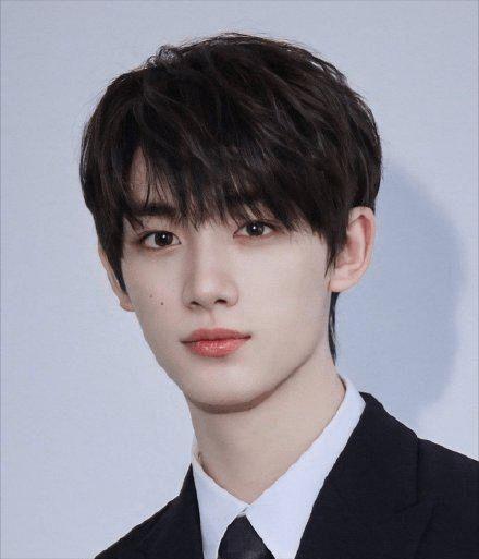 工作人员爆料丁程鑫视频,工作人员爆料背后的故事  第2张